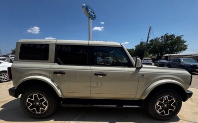 2026 Ford Bronco Outer Banks